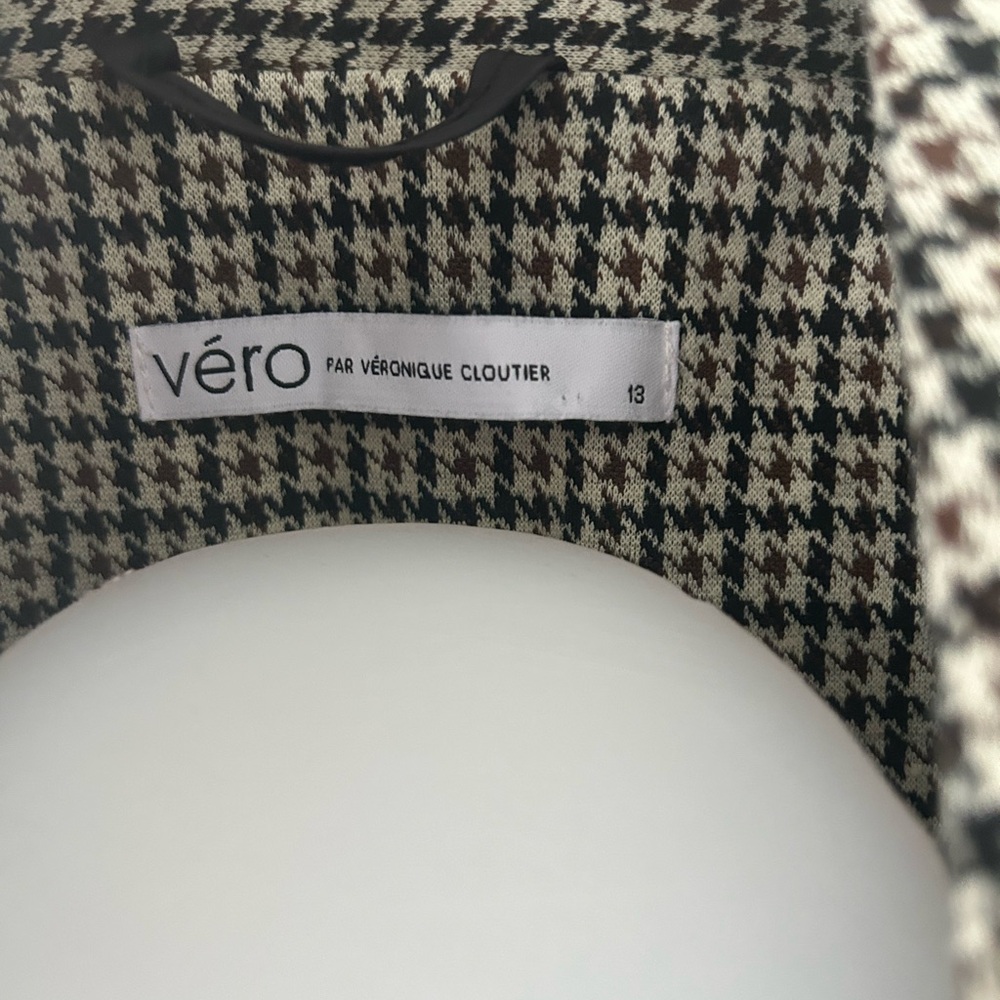 Elegant Houndstooth Blazer - Picture 2 of 2
